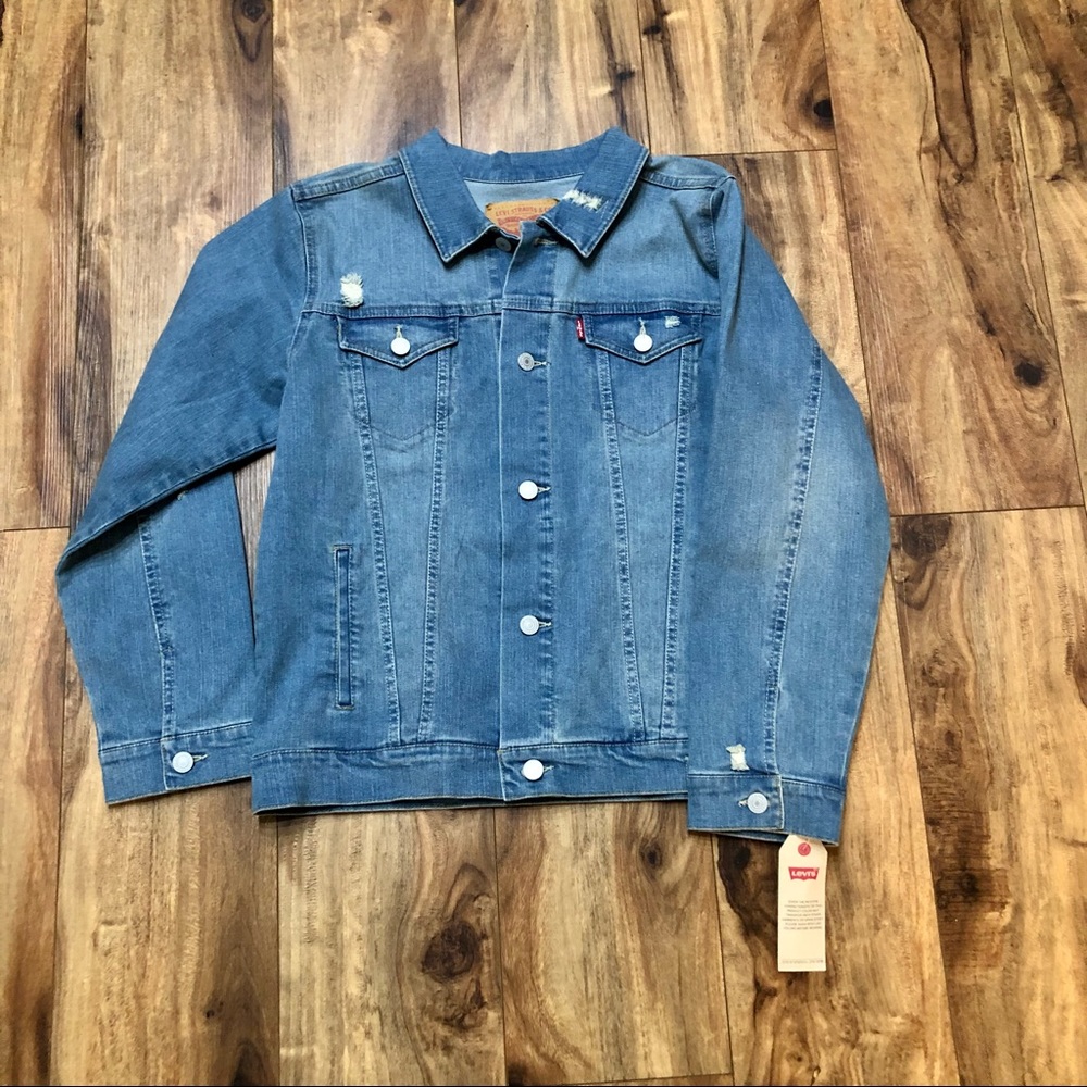 NWT Levi’s jean jacket distressed look